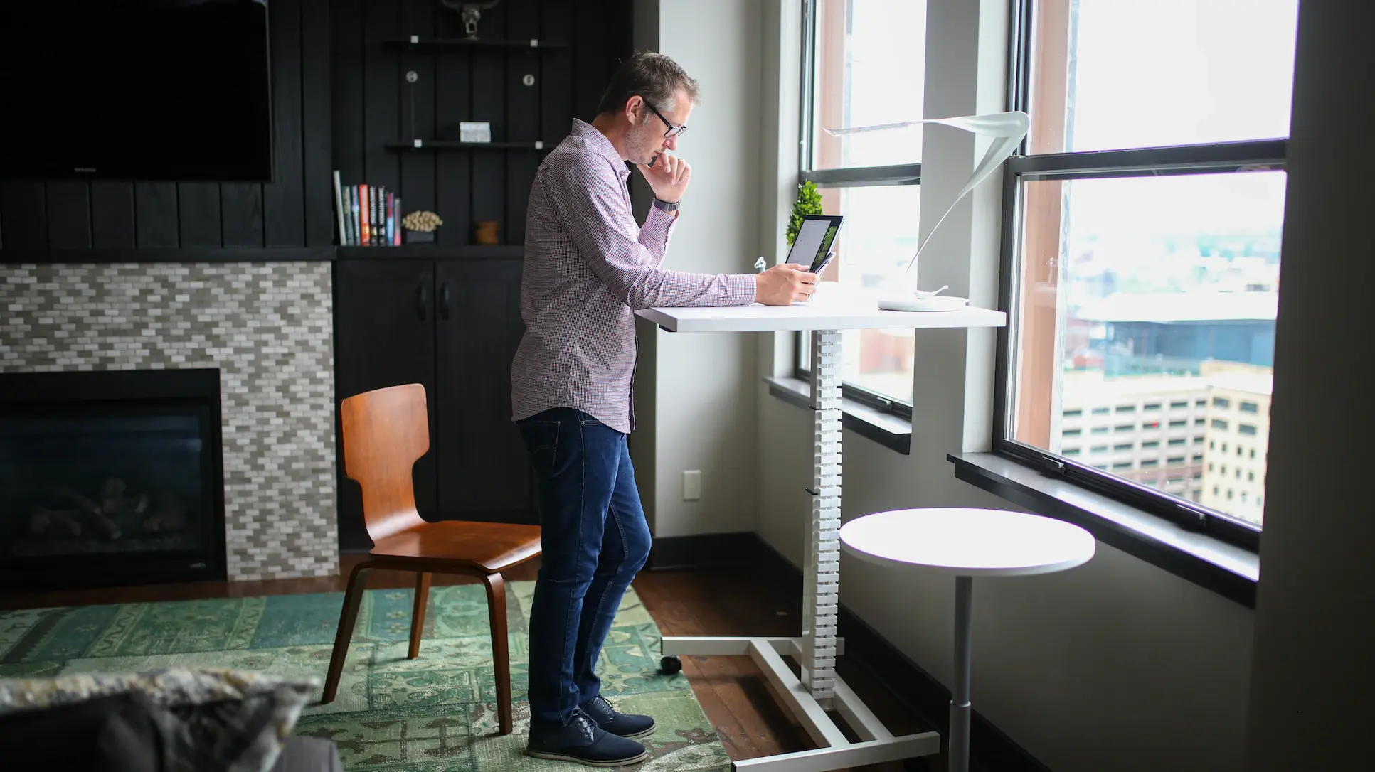 A standing desk promotes the right body posture for working remotely